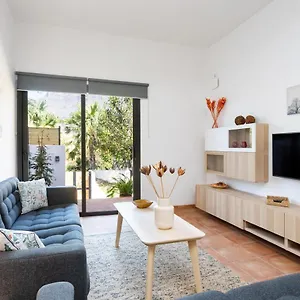 apartamentos-los-mirlos.in-canary-islands.com/